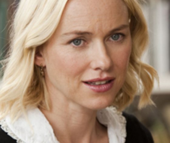 Наоми Уоттс продемонстрировала новую прическу