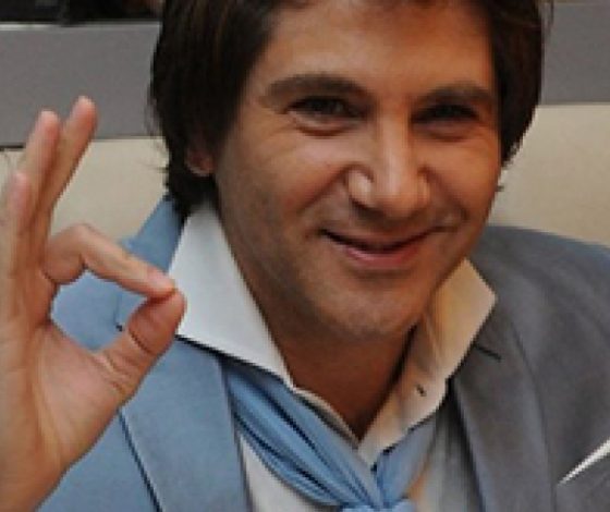 Авраам Руссо служит в храме