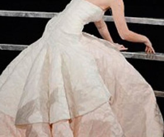 Самые нелепые падения звезд на сцене