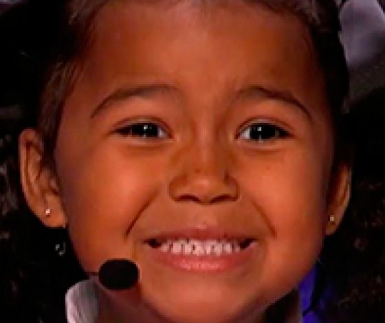 5-летняя девочка поразила судей своим голосом