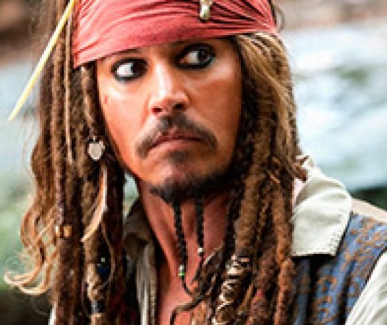 Джонни Депп в образе Джека Воробья навестил больных детей