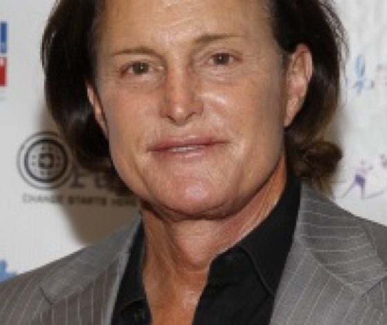 Отчим Ким Кардашьян на обложке журнала после смены пола