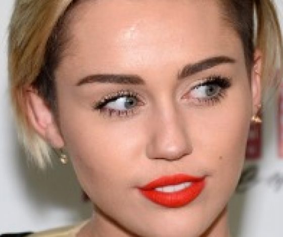 У Майли Сайрус роман с моделью Victoria's Secret