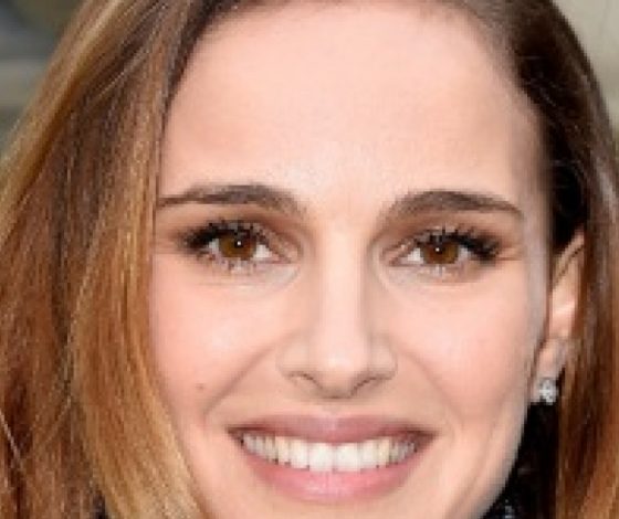 Натали Портман помогает израильским детям