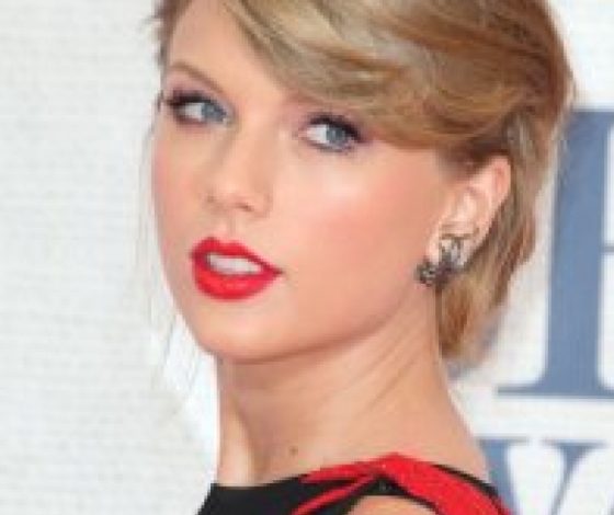 С кем флиртует Тейлор Свифт