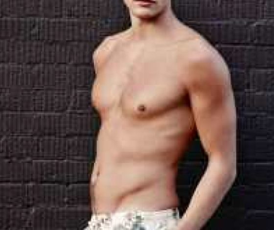 Брат Рози Хатингтон-Уайтли дебютировал в рекламе