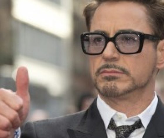 Роберт Дауни-младший подарил мальчику искусственную руку