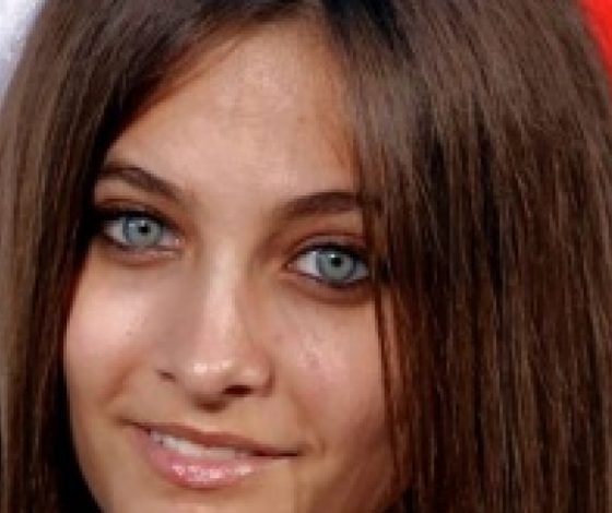 Как дочь Майкла Джексона проводит время