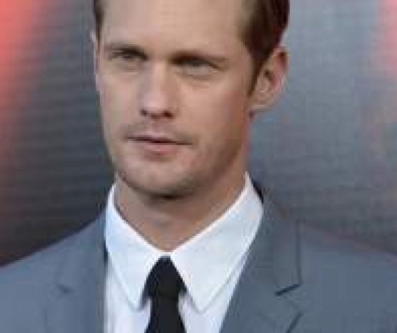 Александр Скарсгард перестал скрывать девушку