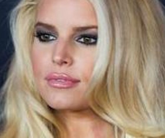 Джессика Симпсон открывает новые бутики