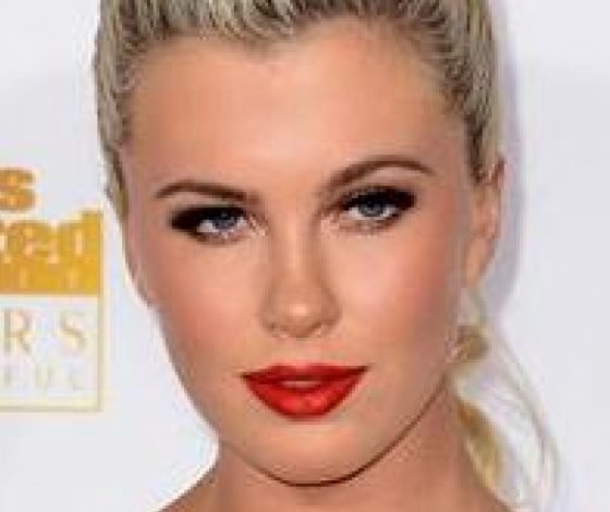 Дочь Ким Бейсингер и Алека Болдуина снялась обнаженной