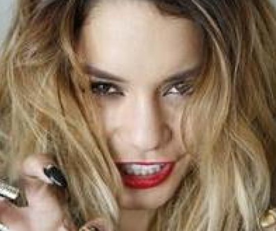 Ванесса Хадженс показала новую прическу