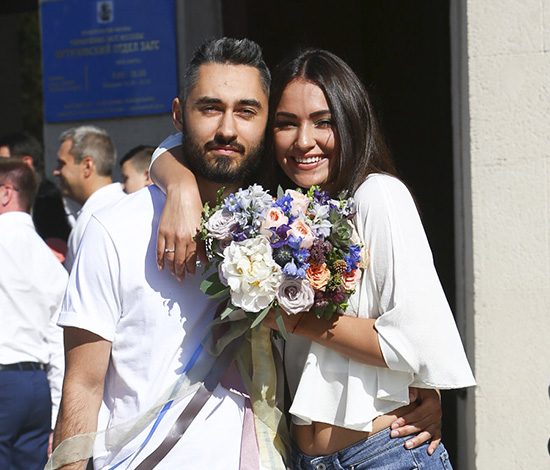 Мот женился!