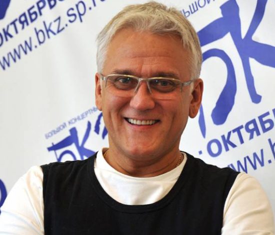 Александр Маршал встречается с 28-летней моделью