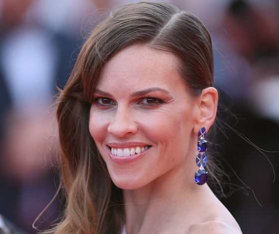 Хилари Суонк выходит замуж