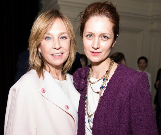 Виктория Исакова и Алена Долецкая на открытии выставки Omega