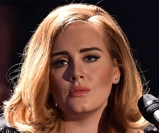 Хакеры опубликовали интимные фотографии Адель