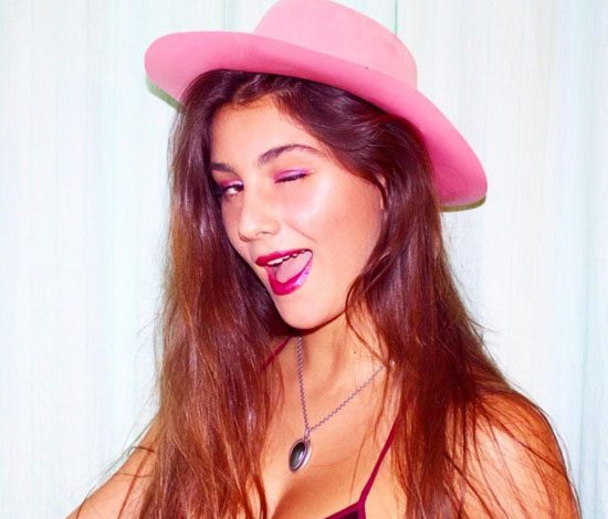 Все о девушке, чью грудь Мадонна обнажила на концерте