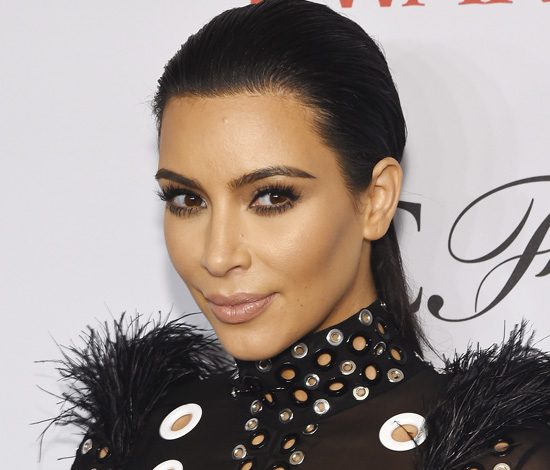 Ким Кардашьян скрывает новую пластическую операцию?