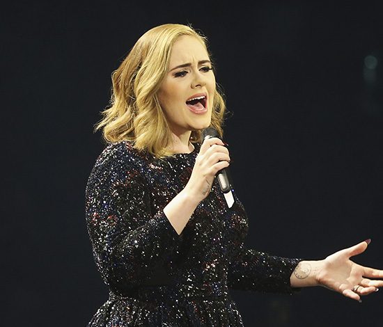 Адель сильно располнела и садится на диету