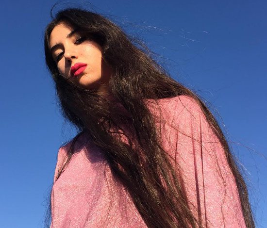 Калифорнийская Рапунцель: ей даже не нужна одежда!