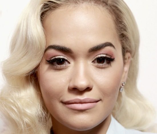 Рита Ора окрасила волосы. Опять! И теперь в оранжевый цвет!