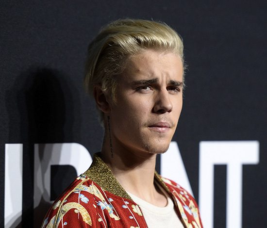 Голый Джастин Бибер отдыхает с девушкой! Это надо видеть!