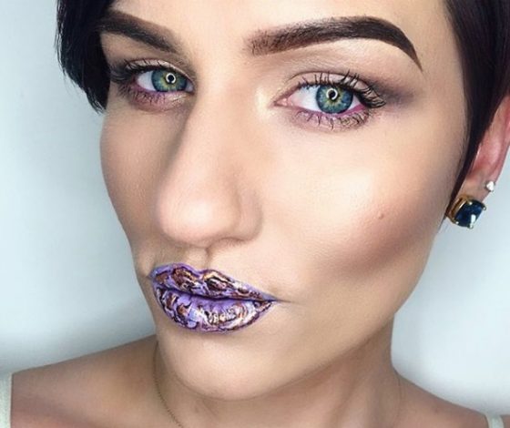 Новый тренд. Глянцевые губы с кристаллами