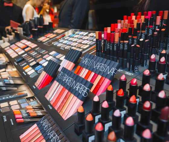 Где в Москве купить косметику Nars?