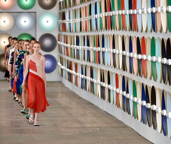 Адриана Лима, Тейлор Хилл и еще 9 моделей устроили шоу прямо на улицах Нью-Йорка