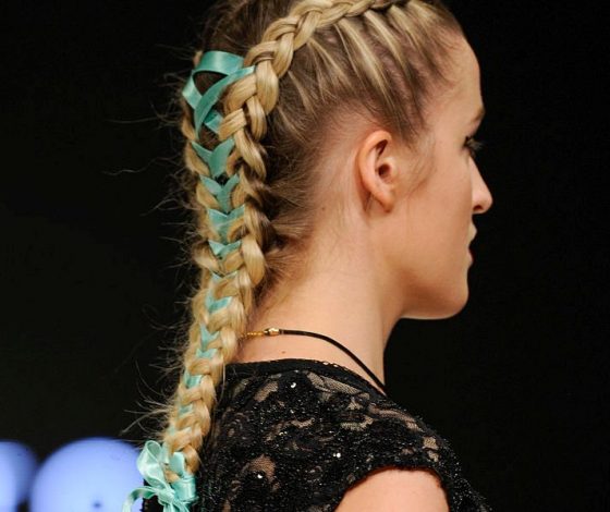 Новый тренд: укладки-корсеты. Попробуй заплети!