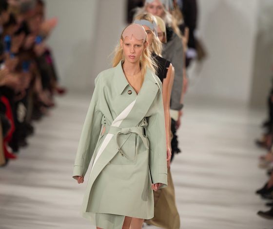 Неделя моды в Париже: лучшие образы показов второго дня