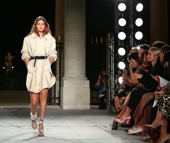 Неделя моды в Париже: лучшие образы показов третьего дня