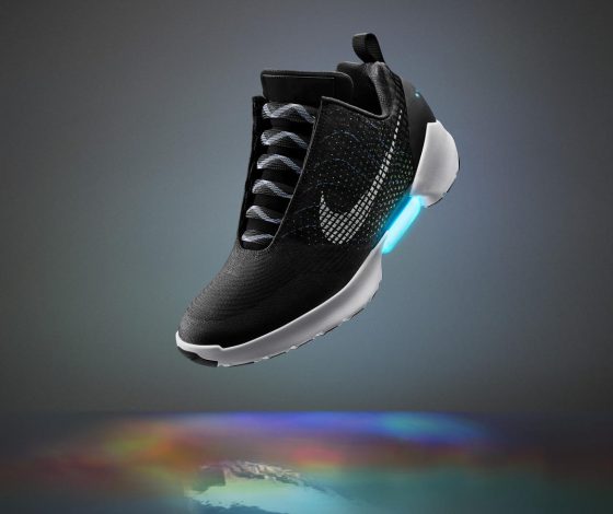 Nike все-таки выполнит обещание: первые «самозашнуровывающиеся» кроссовки