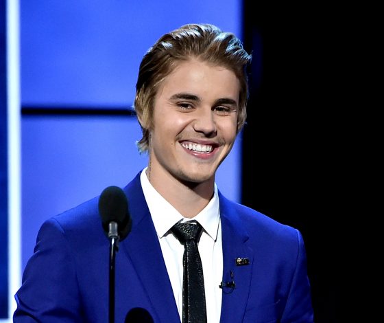 Джастин Бибер не взял свою девушку в гастрольный тур