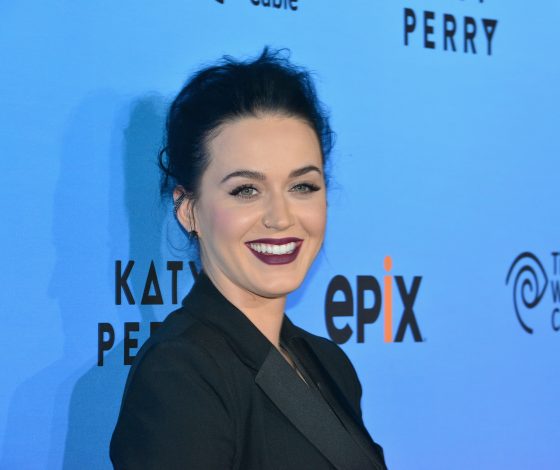 Голую Кэти Перри арестовала полиция