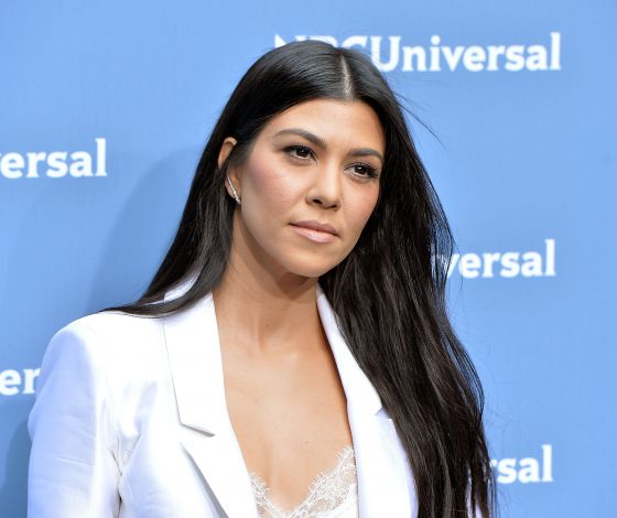 Как Кортни Кардашьян пытается вернуть мужа? Конечно, супероткровенным платьем!