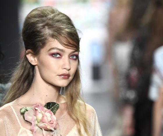 С кем Джиджи Хадид хотела бы остаться на необитаемом острове?