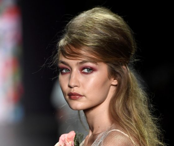 Джиджи Хадид с помадой на глазах! Смотри фото