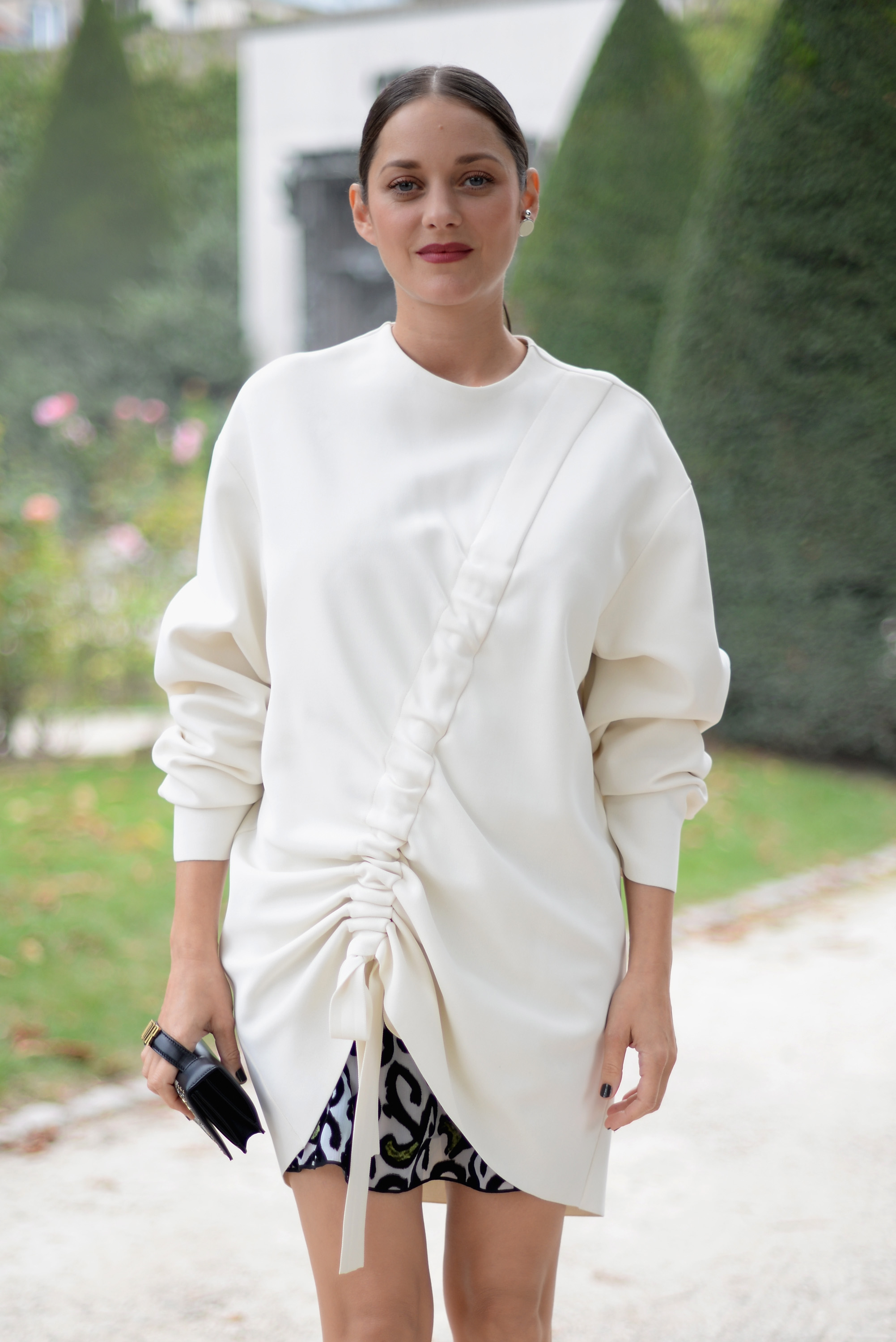 Christian Dior : Street Style - Paris Fashion Week Womenswear Spring/Summer 2017