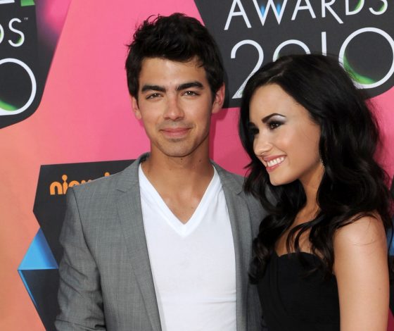 Бывшие возлюбленные Деми Ловато и Джо Джонас застряли в лифте на 4 часа. Интересно, чем занимались?