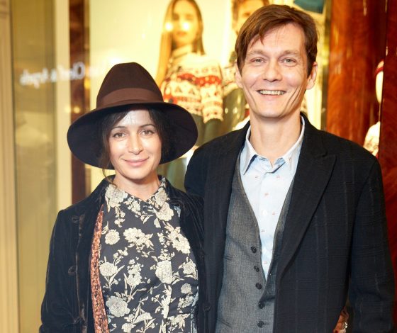 Оксана Фандера и Филипп Янковский на открытии выставки «Жизнь, как в кино» в ГУМе