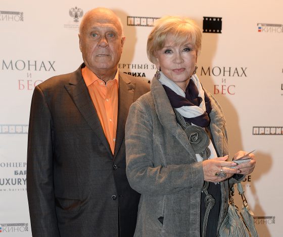 Смотри, как выглядит Вера Алентова: актриса вышла в свет на премьеру фильма «Монах и бес»