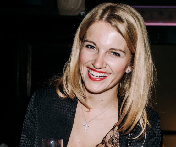 Женя Малахова на презентации картины Карена Огоняна