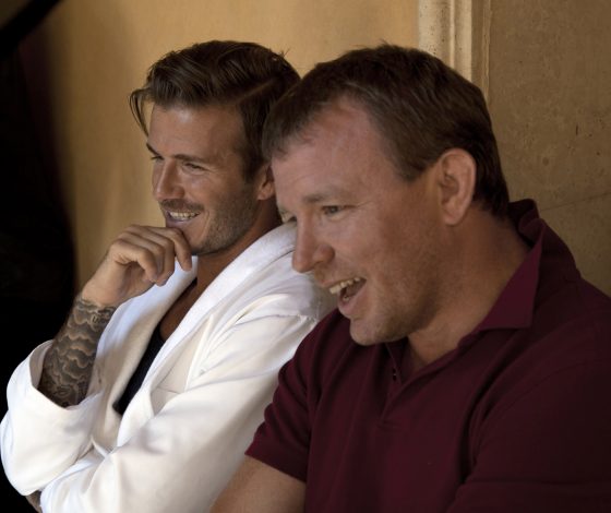 Крутой спор Дэвида Бэкхема и Гая Ричи. О чем?