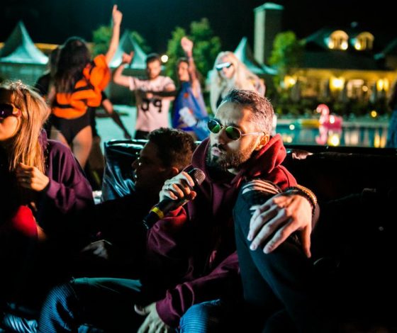 Новый клип Мота: девушки, танцы и офисные будни