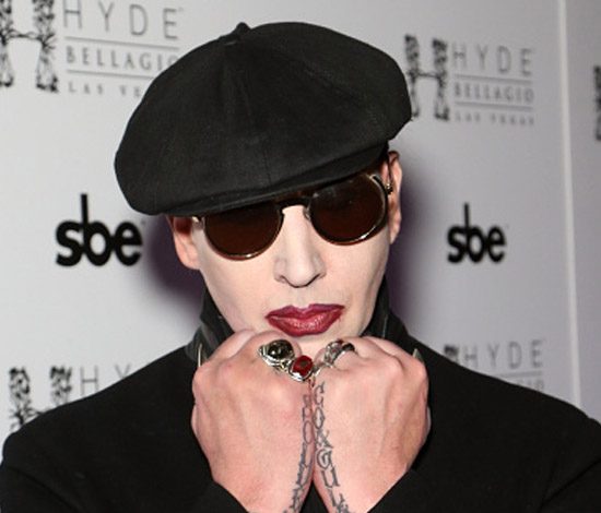 Мэрилин Мэнсон шокировал лицом без макияжа и зубами