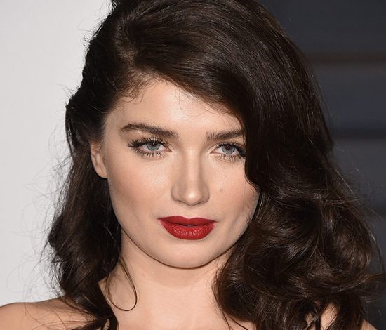 Девочка созрела: младшая дочь Боно