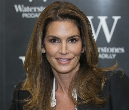 Синди Кроуфорд показала шикарное тело в бикини