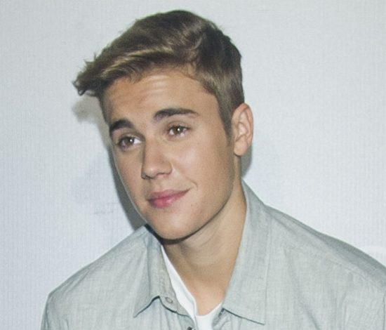 С какой девушкой уехал отдыхать Джастин Бибер